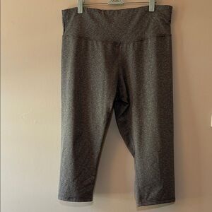 Champion Heather Gray Leggings/workout wear 3/4 length Size XXL